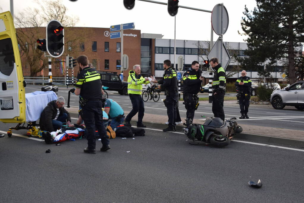 Scooterrijder gewond bij botsing met automobilist