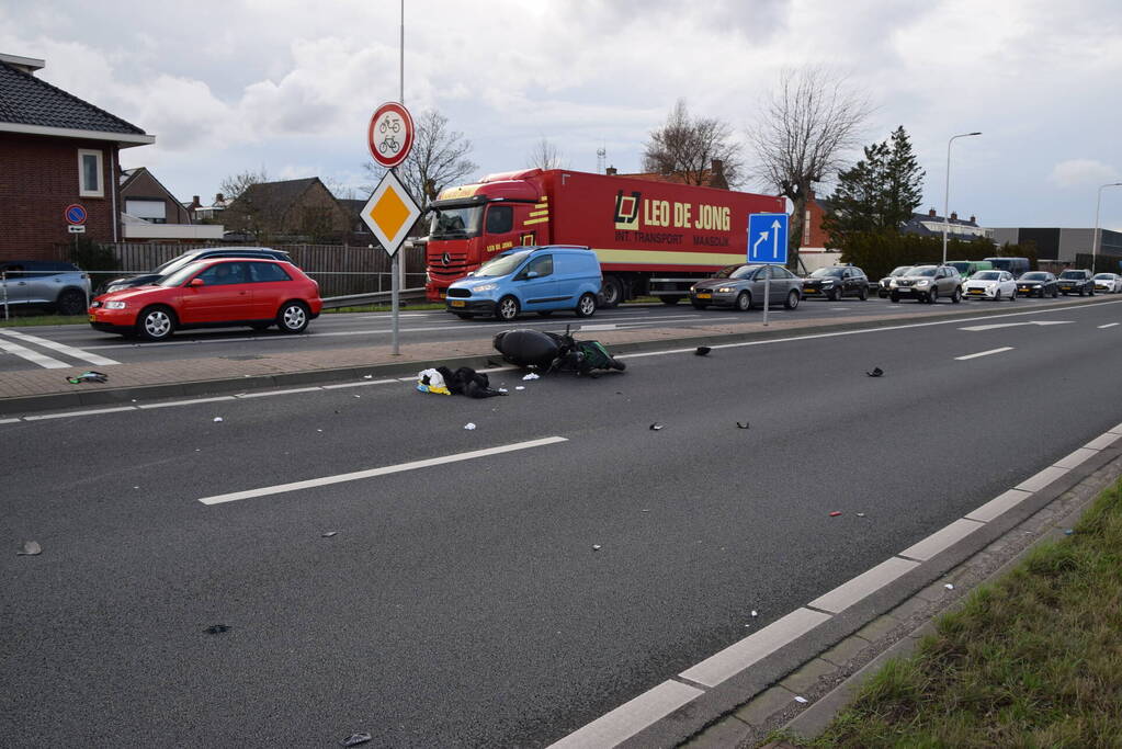 Scooterrijder gewond bij botsing met automobilist