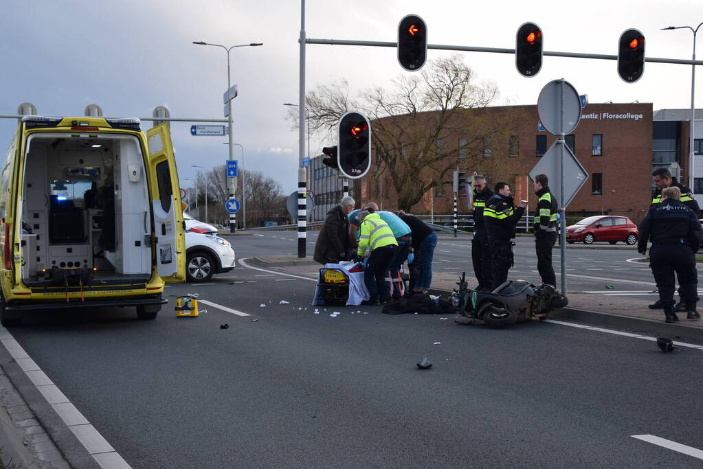 Scooterrijder gewond bij botsing met automobilist