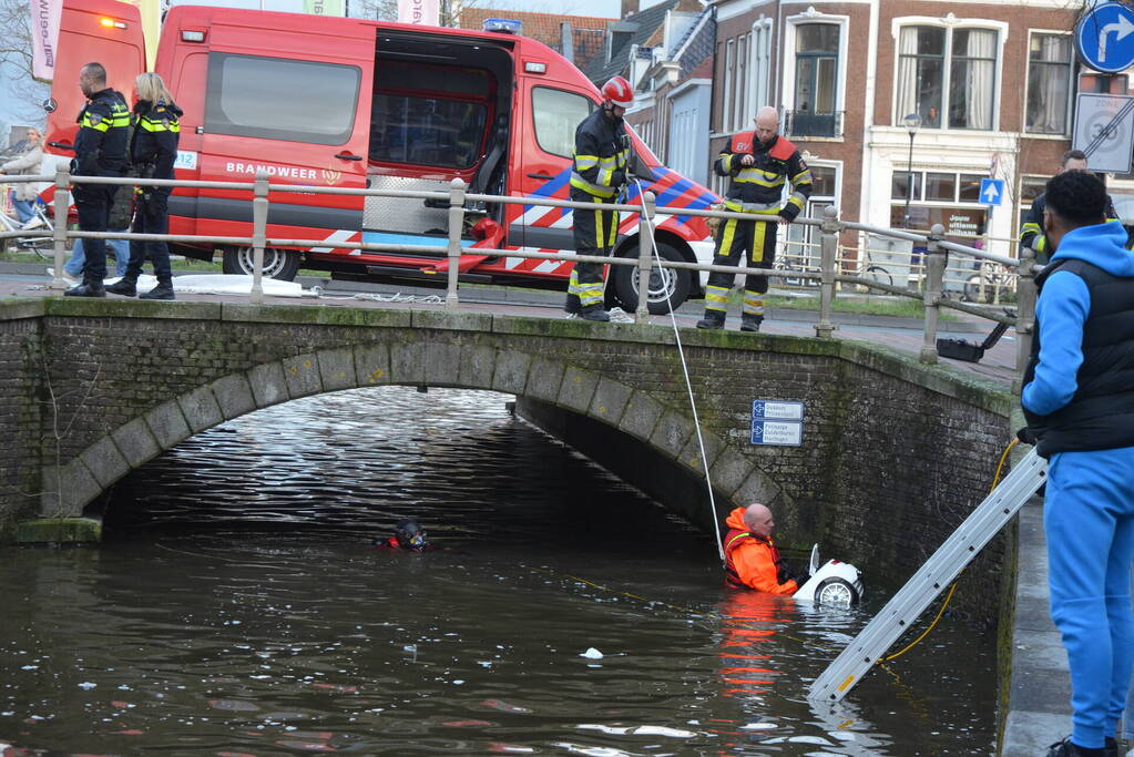 Grote inzet van hulpdiensten door speelgoed auto in het water