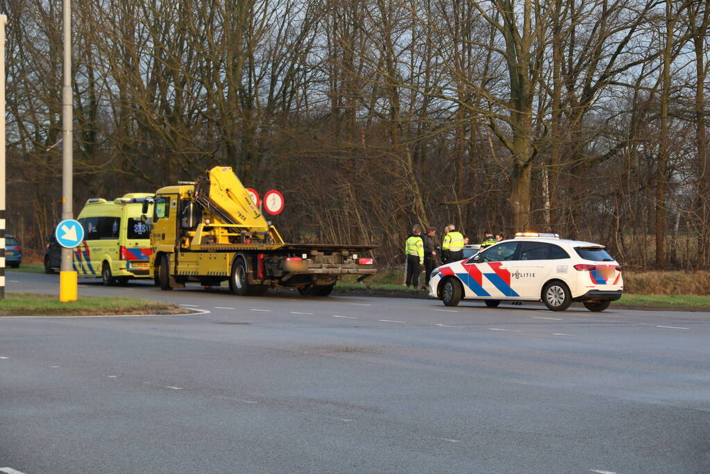 Automobilist gewond bij botsing met vrachtwagen