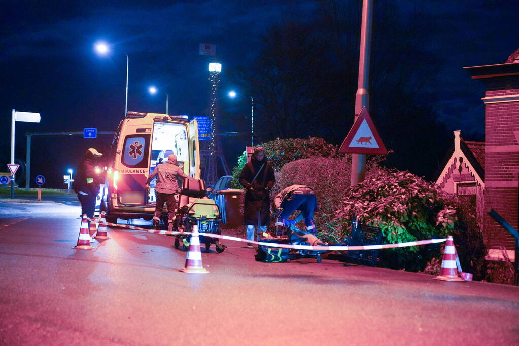 Automobilist rijdt door na aanrijding met fietsers