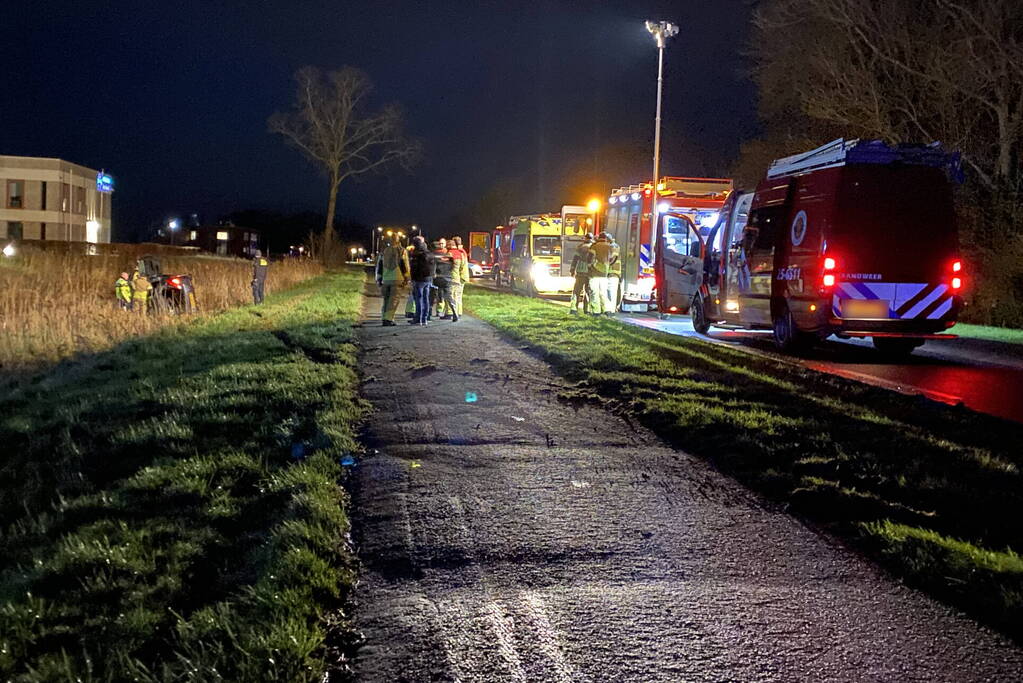 Automobilist raakt van de weg