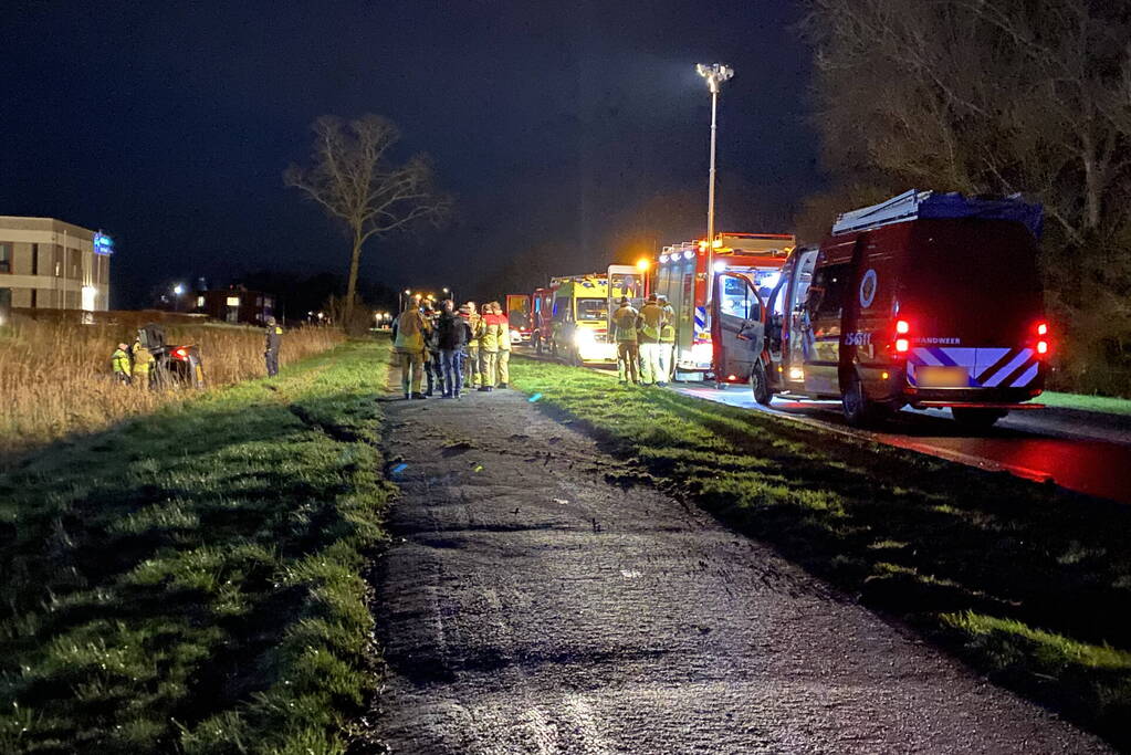 Automobilist raakt van de weg