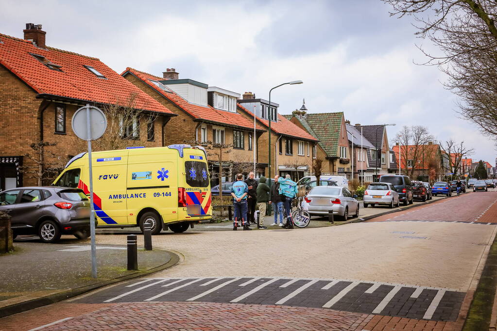 Auto en fietser botsen