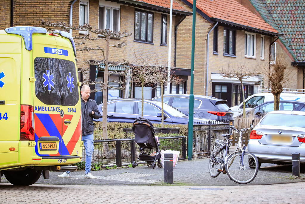 Auto en fietser botsen