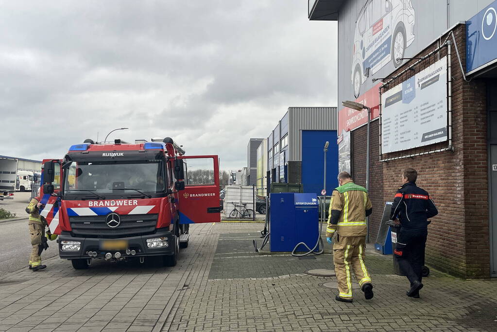 Grondstoffen voor de drugsproductie aangetroffen in bedrijfspand