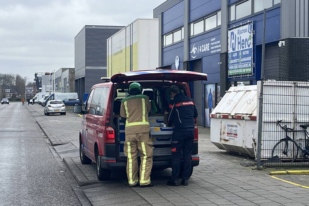 Grondstoffen voor de drugsproductie aangetroffen in bedrijfspand