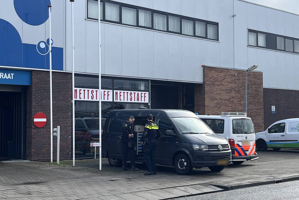 Grondstoffen voor de drugsproductie aangetroffen in bedrijfspand