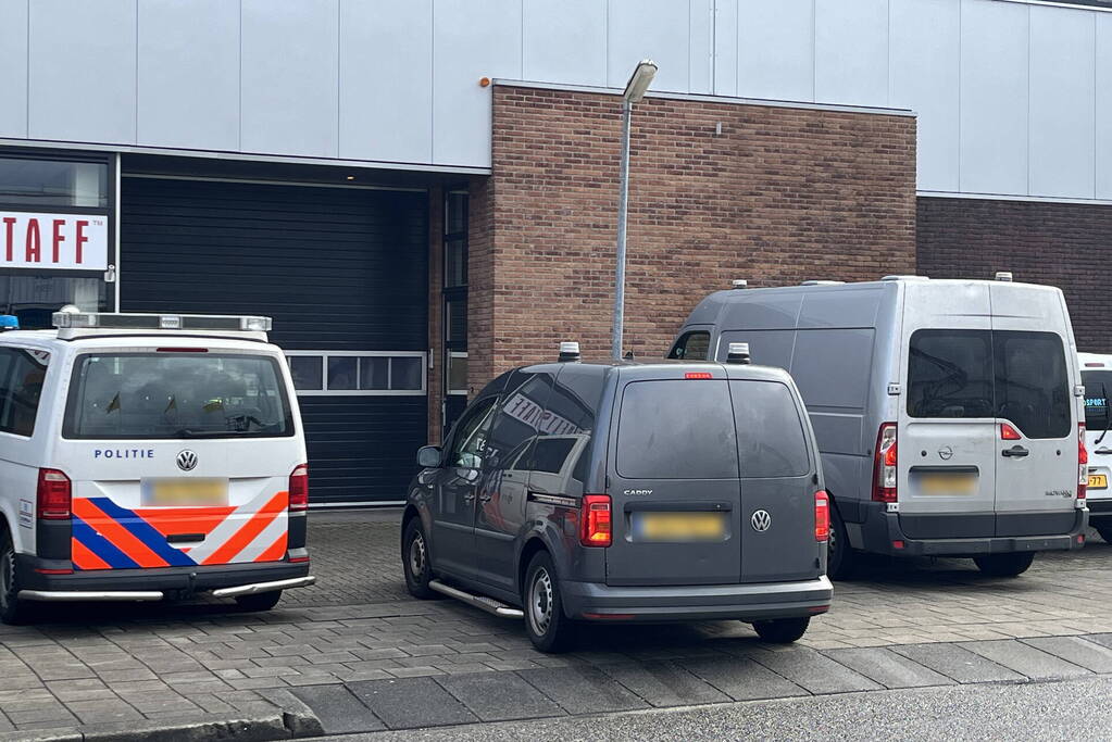 Grondstoffen voor de drugsproductie aangetroffen in bedrijfspand