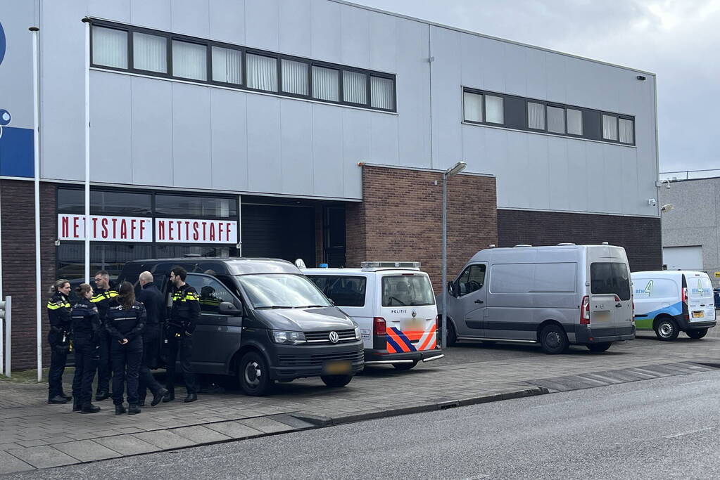 Grondstoffen voor de drugsproductie aangetroffen in bedrijfspand