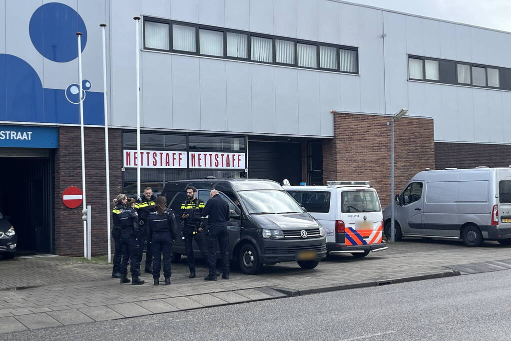 Grondstoffen voor de drugsproductie aangetroffen in bedrijfspand