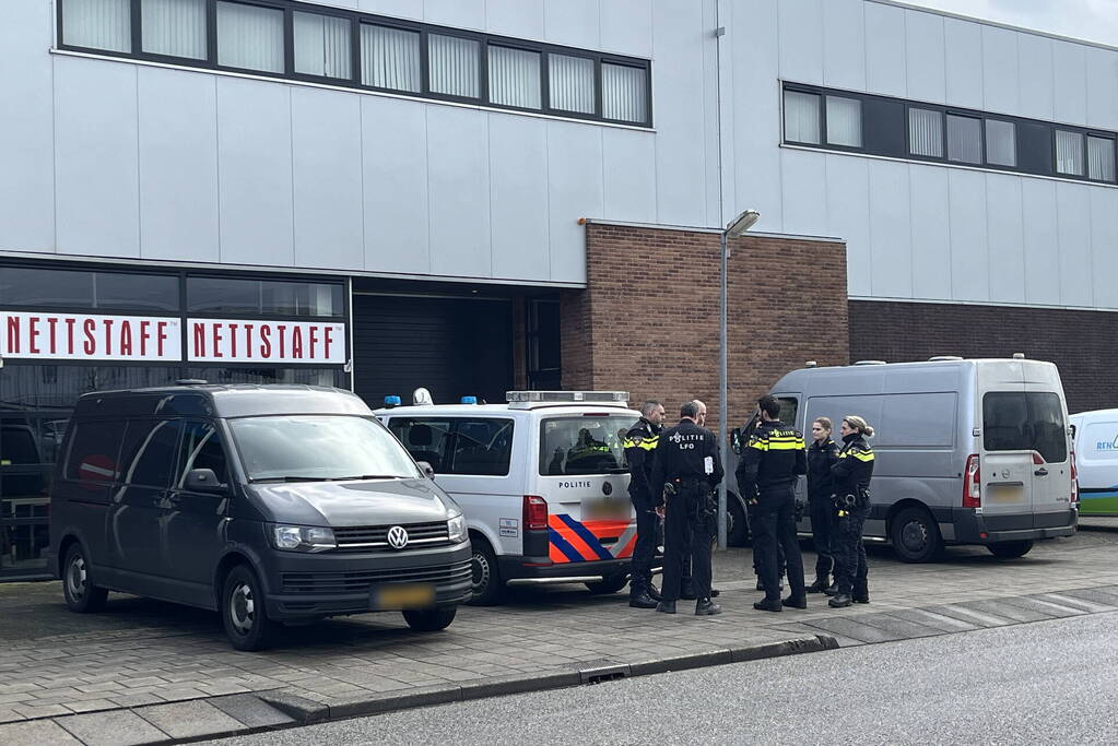 Grondstoffen voor de drugsproductie aangetroffen in bedrijfspand