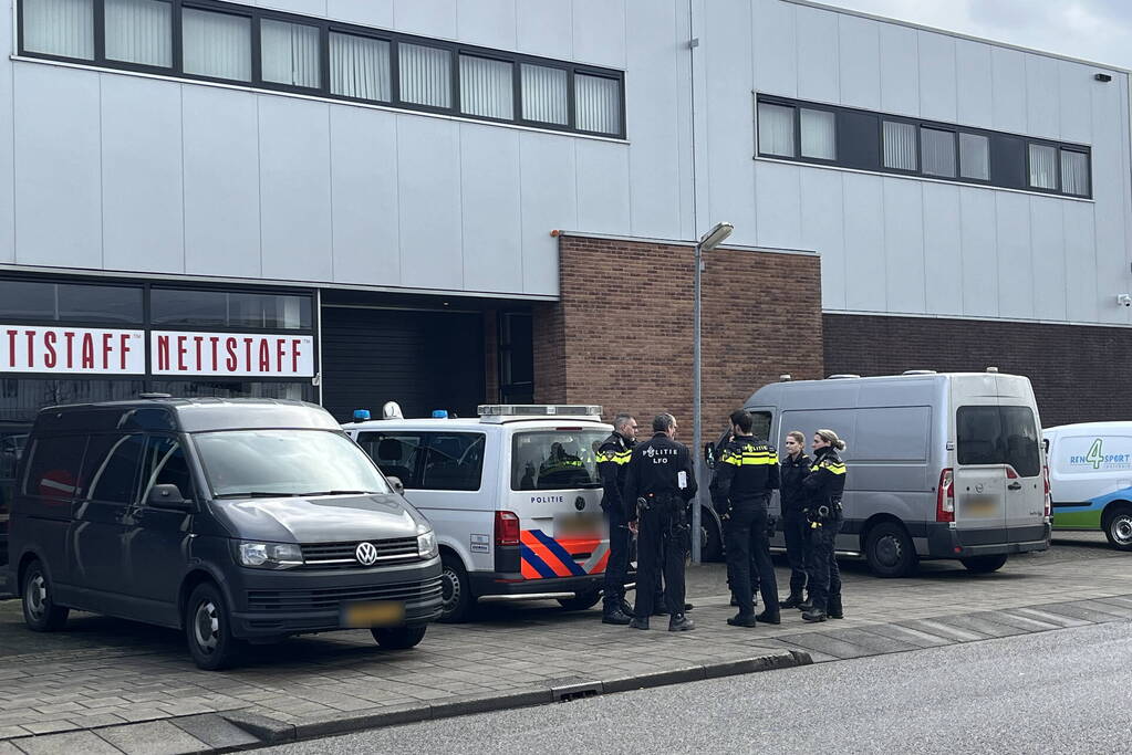 Grondstoffen voor de drugsproductie aangetroffen in bedrijfspand