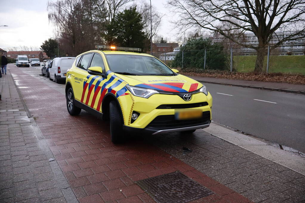 Scooterrijder geschept door afslaande automobilist