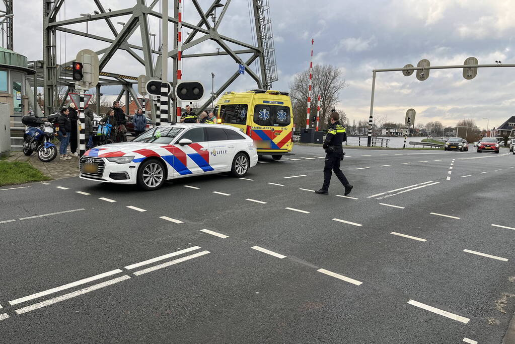 Motorrijder gewond bij botsing met auto op kruising