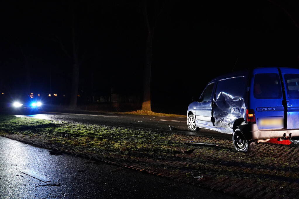 Bestelbussen flink beschadigd bij ongeval