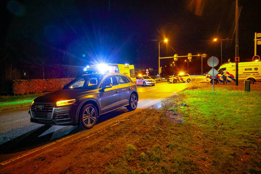 Zwaargewonde bij aanrijding tussen auto en fietser