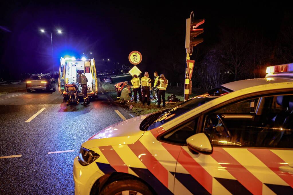 Zwaargewonde bij aanrijding tussen auto en fietser