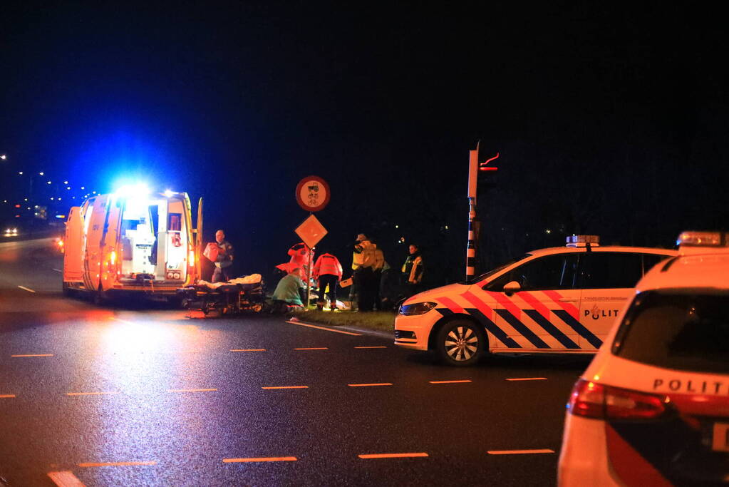 Zwaargewonde bij aanrijding tussen auto en fietser