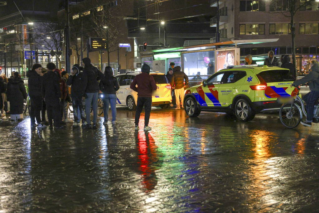 Gewonde na botsing met fietser, onrust tussen jongeren