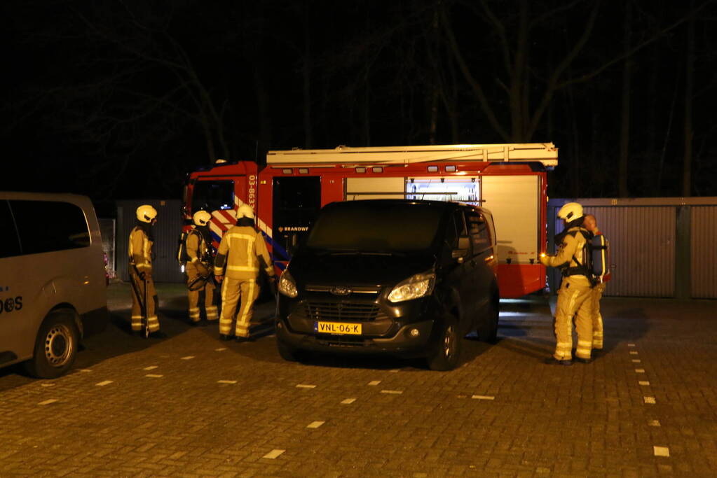 Brand in bestelbus snel onder controle