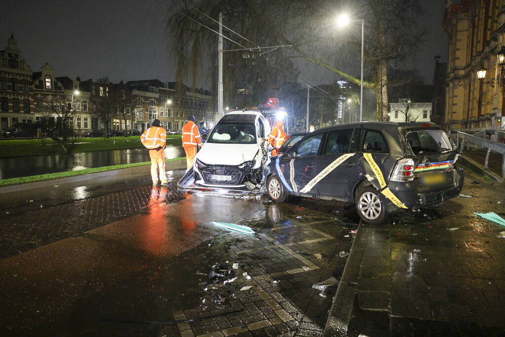 Fikse ravage bij aanrijding tussen meerdere voertuigen