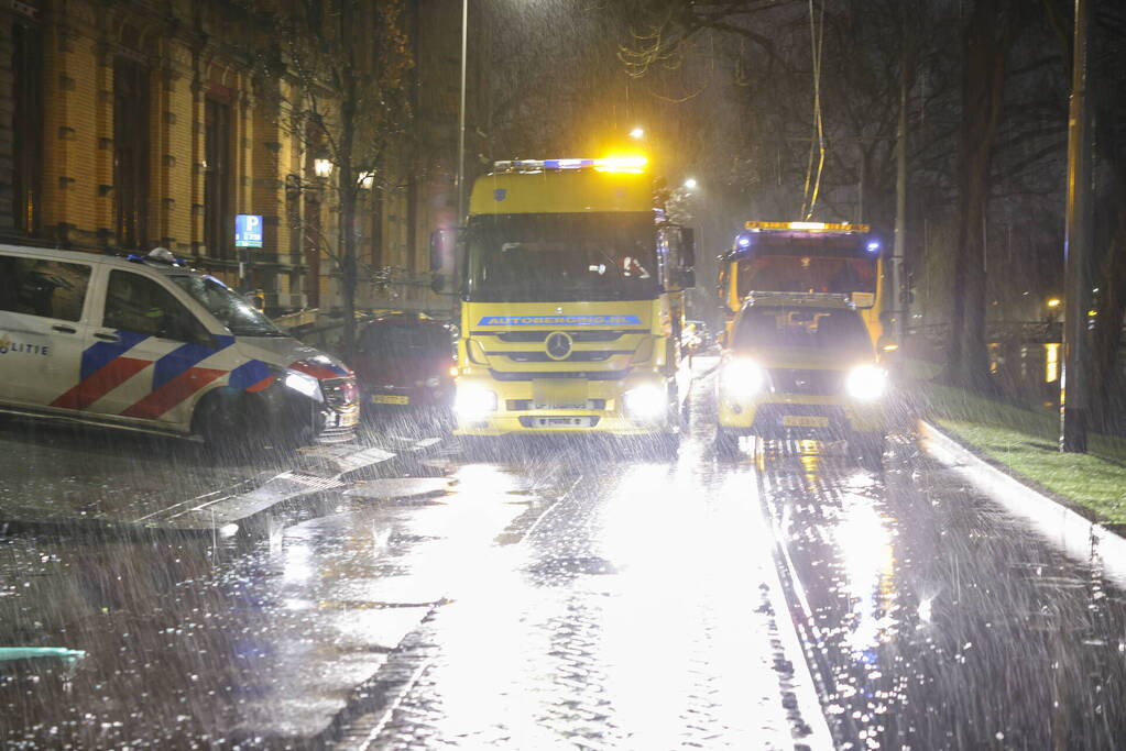 Fikse ravage bij aanrijding tussen meerdere voertuigen