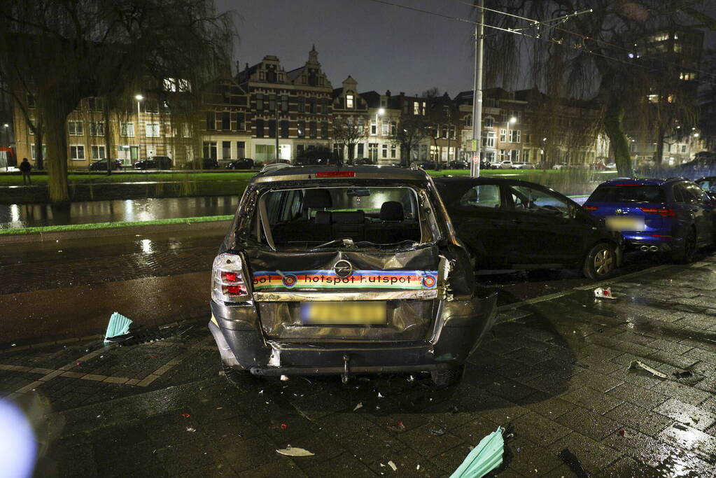 Fikse ravage bij aanrijding tussen meerdere voertuigen