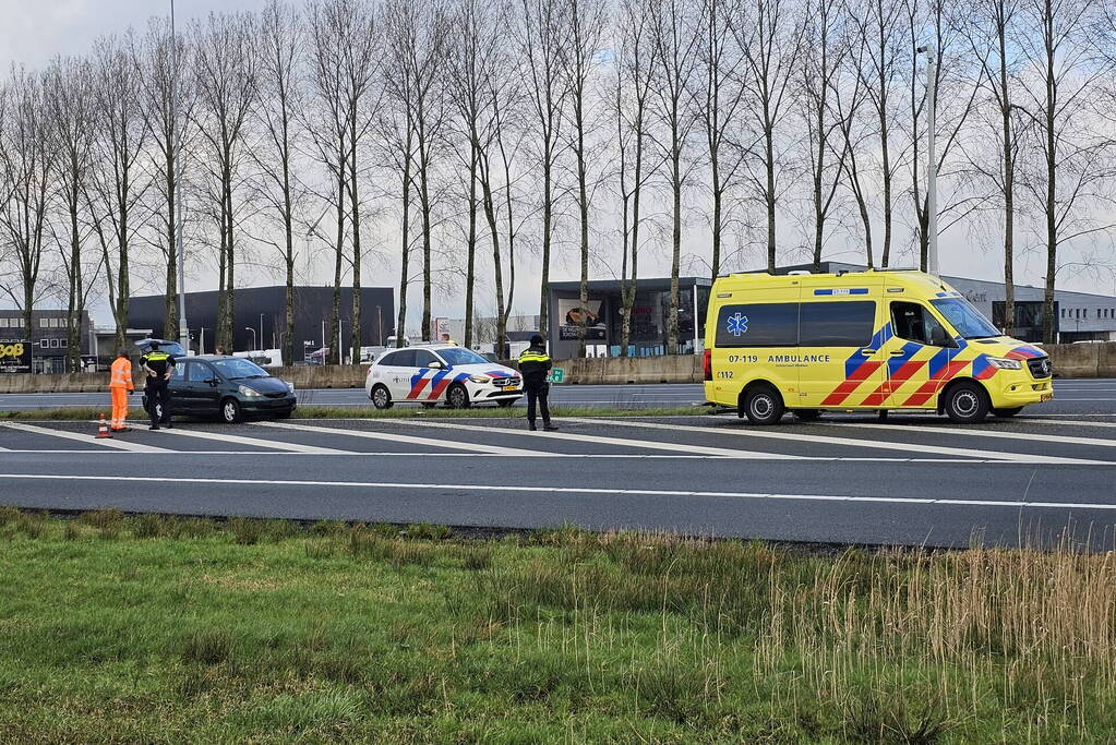 Bestuurster verliest macht over het stuur en raakt gewond