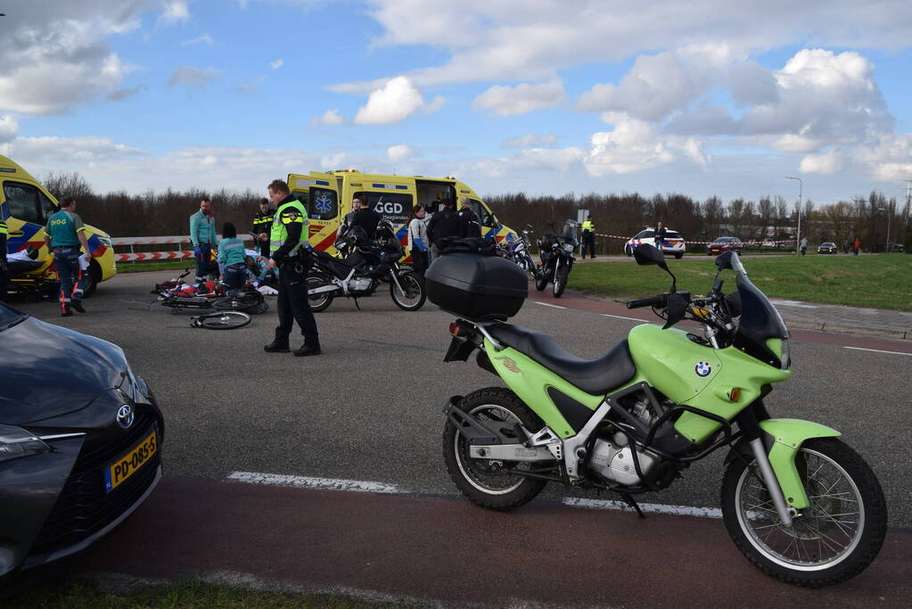 Meerdere gewonden bij ongeval tussen motorrijder en personen op tandem