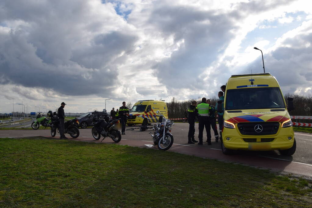 Meerdere gewonden bij ongeval tussen motorrijder en personen op tandem