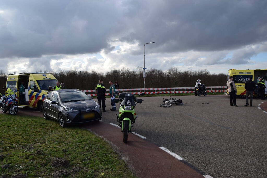 Meerdere gewonden bij ongeval tussen motorrijder en personen op tandem