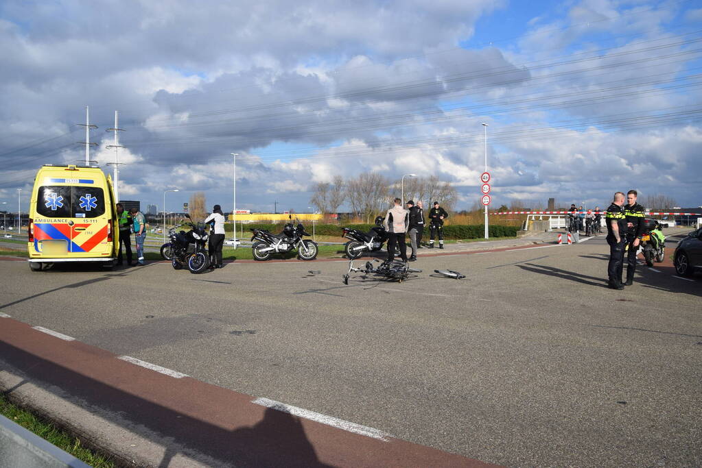 Meerdere gewonden bij ongeval tussen motorrijder en personen op tandem