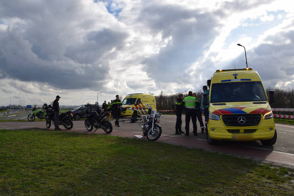 Meerdere gewonden bij ongeval tussen motorrijder en personen op tandem