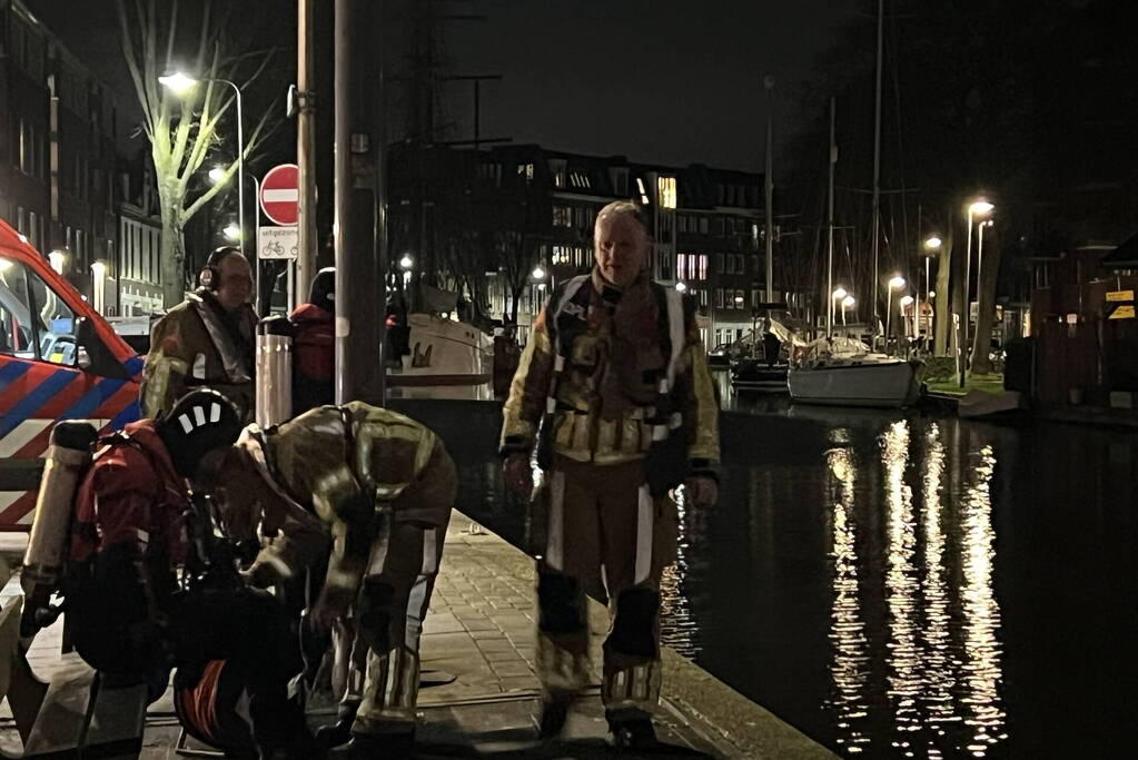 Hulpdiensten starten zoekactie na het aantreffen van een fiets langs de waterkant