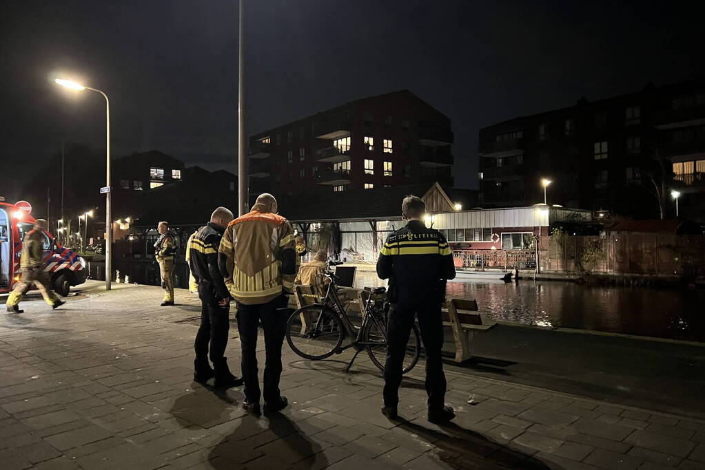 Hulpdiensten starten zoekactie na het aantreffen van een fiets langs de waterkant