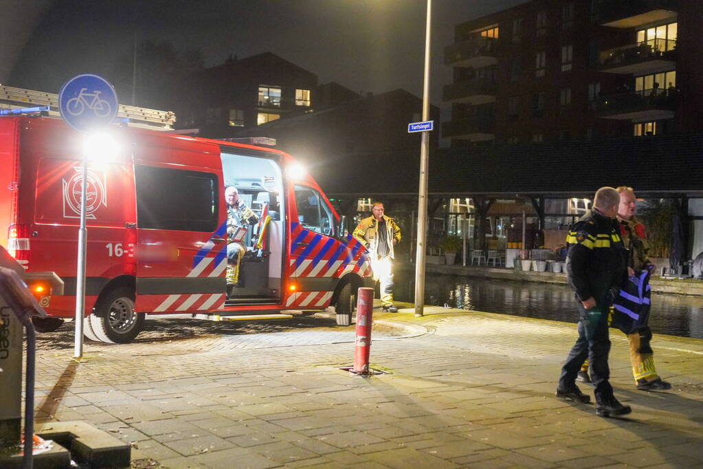 Hulpdiensten starten zoekactie na het aantreffen van een fiets langs de waterkant