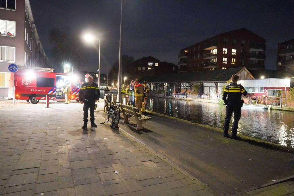 Hulpdiensten starten zoekactie na het aantreffen van een fiets langs de waterkant