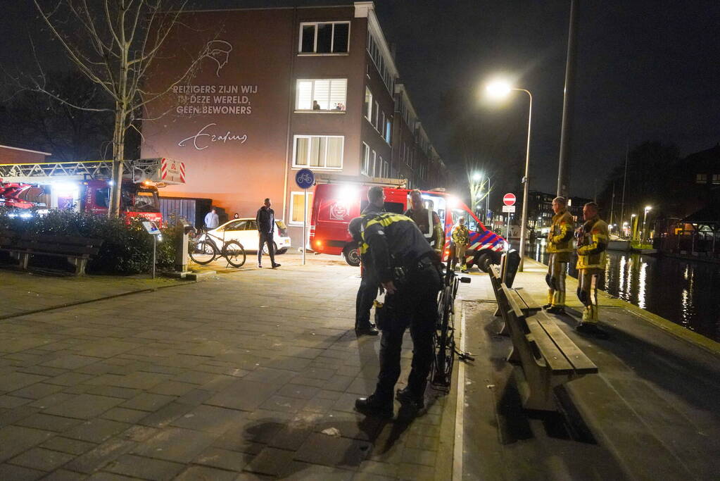 Hulpdiensten starten zoekactie na het aantreffen van een fiets langs de waterkant