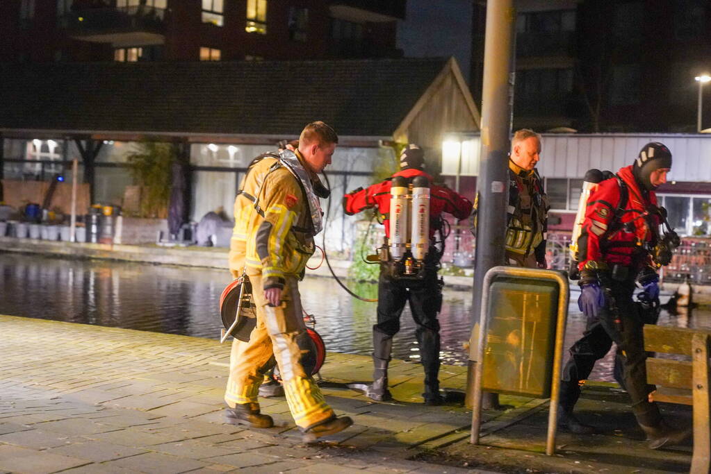 Hulpdiensten starten zoekactie na het aantreffen van een fiets langs de waterkant