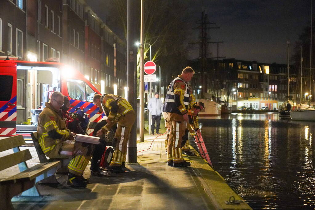 Hulpdiensten starten zoekactie na het aantreffen van een fiets langs de waterkant