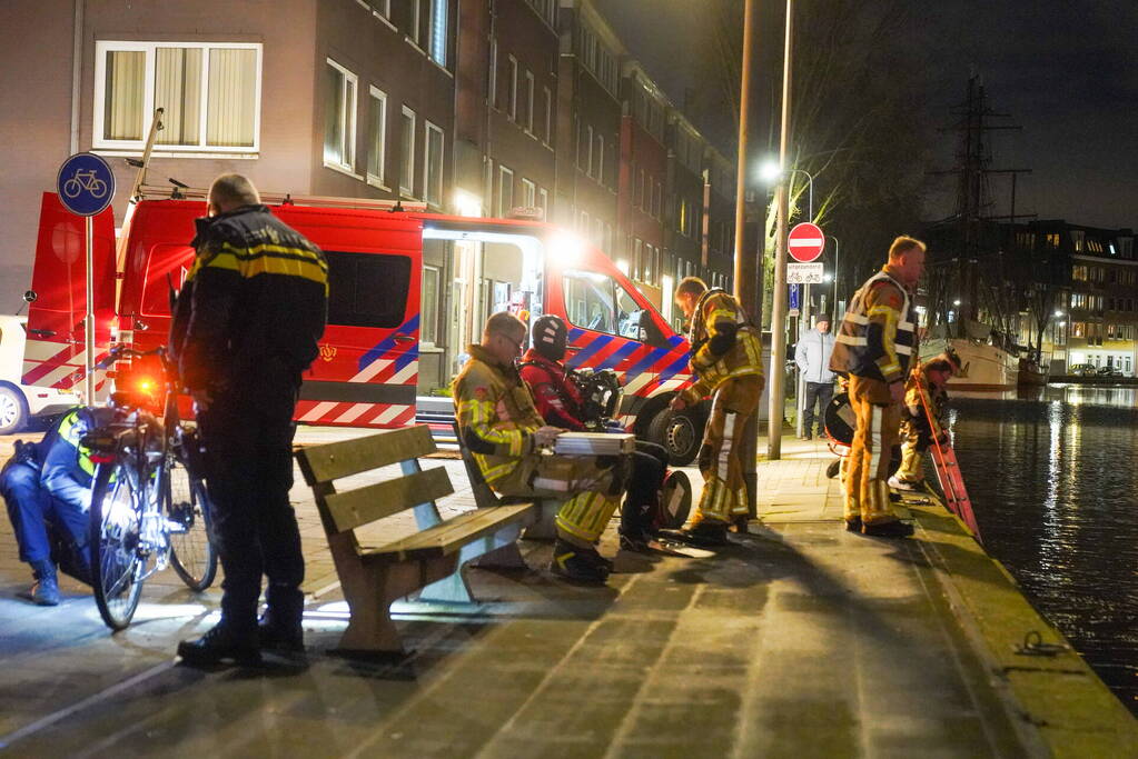 Hulpdiensten starten zoekactie na het aantreffen van een fiets langs de waterkant