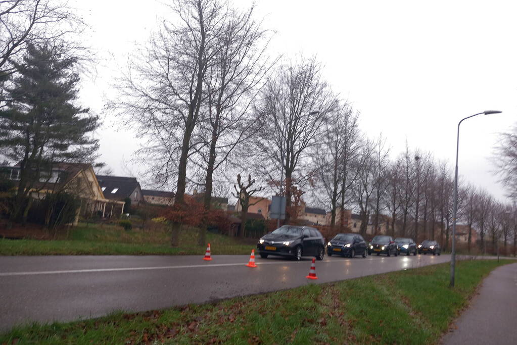 Fietser gewond naar het ziekenhuis na aanrijding met auto