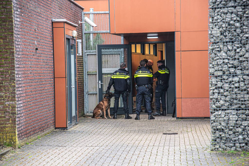 Politie overmeesterd agressieve man met mes