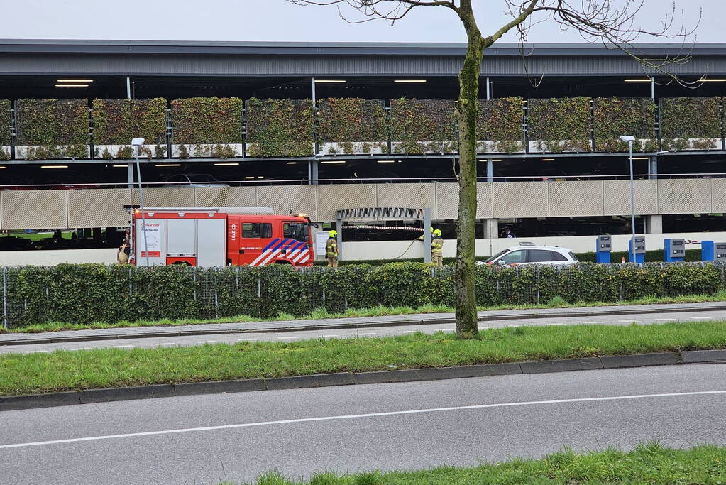 Autobrand in parkeergarage van ziekenhuis