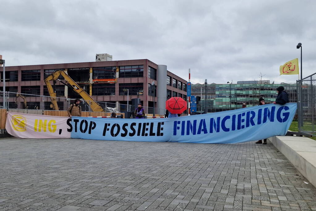 Extinction Rebellion blokkeert ING kantoor