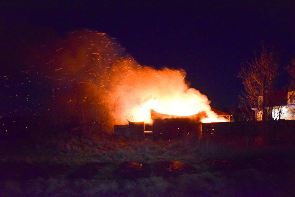 Brand verwoest tuinhuis op woonwagenkamp