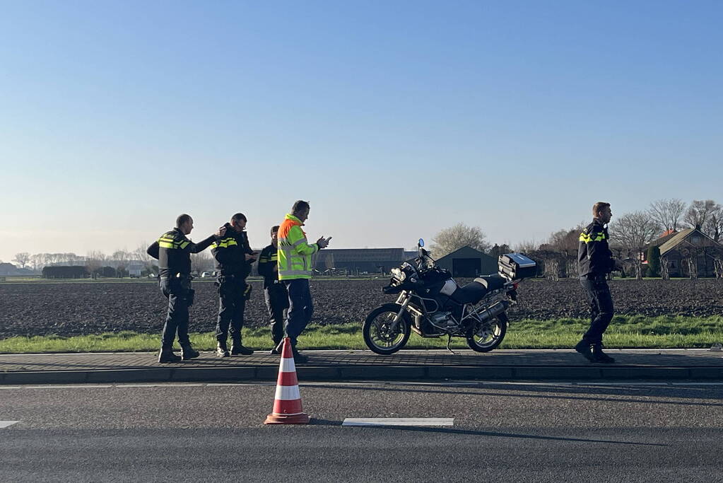 Fietser en motorrijder hard in botsing