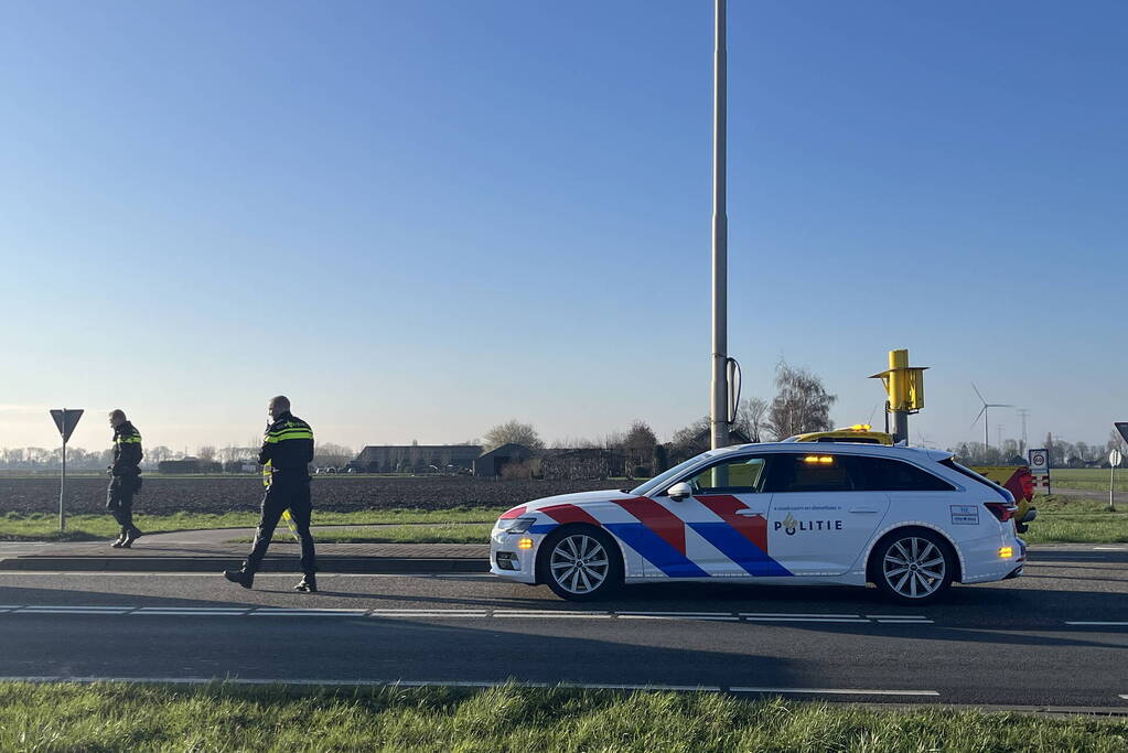 Fietser en motorrijder hard in botsing